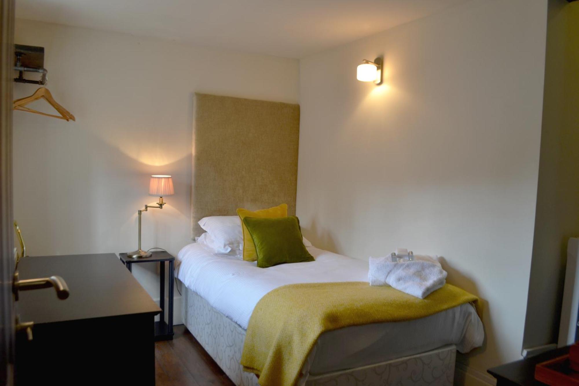 The Nags Head Hotel Montgomery Bagian luar foto